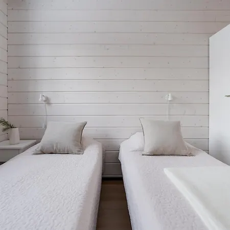 Auroralevi Sointuilevi, Log Cabin, Central, Sauna, 2 Passes Included 레비