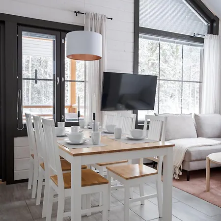Auroralevi Sointuilevi, Log Cabin, Central, Sauna, 2 Passes Included 레비